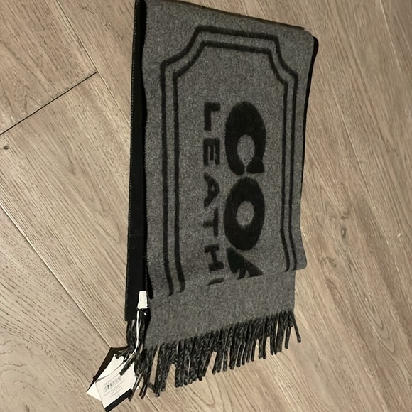 BN cashmere COACH scarf - Picture 4 of 7